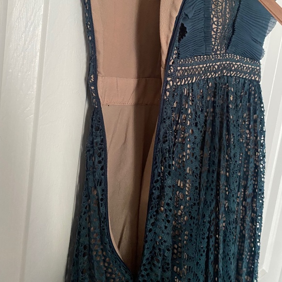 WEDDING GUEST GREEN AND TAN PLEATED DRESS SIZE 2 - Picture 6 of 7